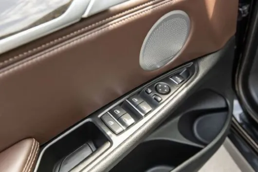 panneau de porte de voiture
